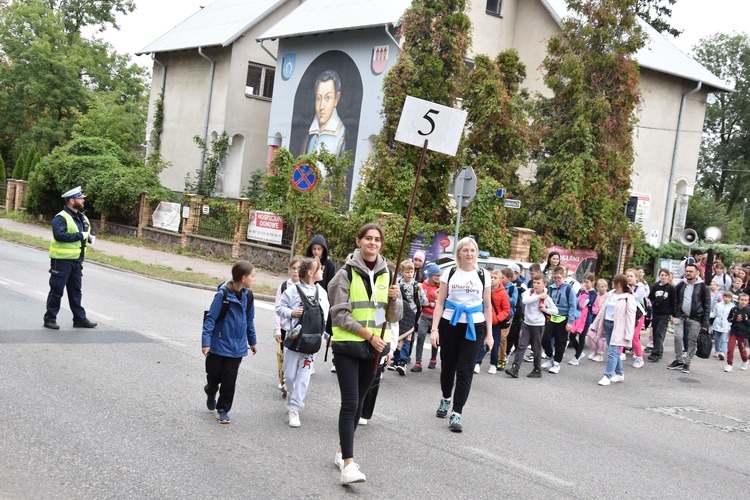 Pielgrzymka dzieci. Wyjście z Przasnysza