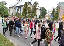 Pielgrzymka dzieci. Wyjście z Przasnysza