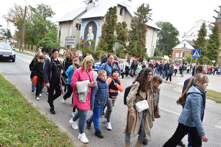 Pielgrzymka dzieci. Wyjście z Przasnysza