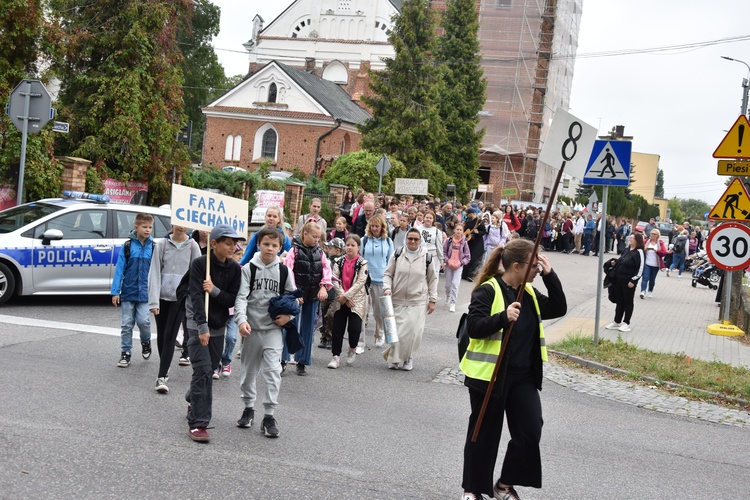 Pielgrzymka dzieci. Wyjście z Przasnysza