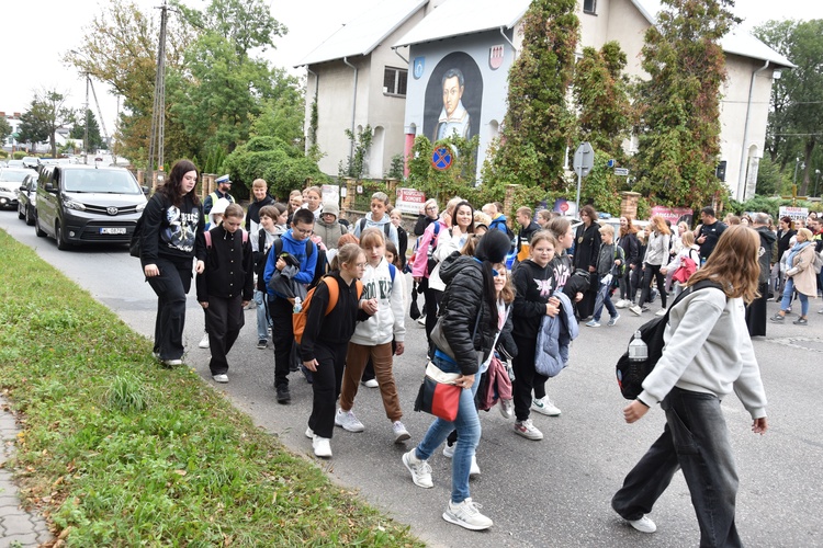 Pielgrzymka dzieci. Wyjście z Przasnysza