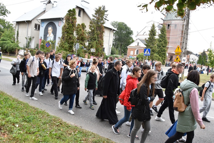 Pielgrzymka dzieci. Wyjście z Przasnysza