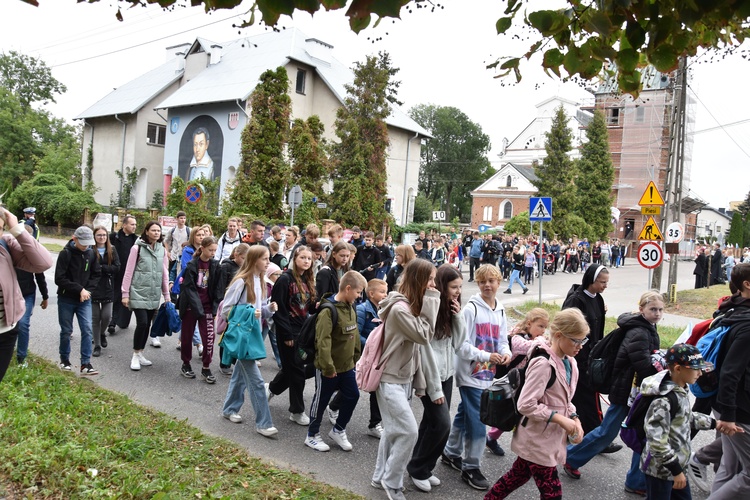 Pielgrzymka dzieci. Wyjście z Przasnysza