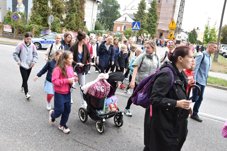 Pielgrzymka dzieci. Wyjście z Przasnysza