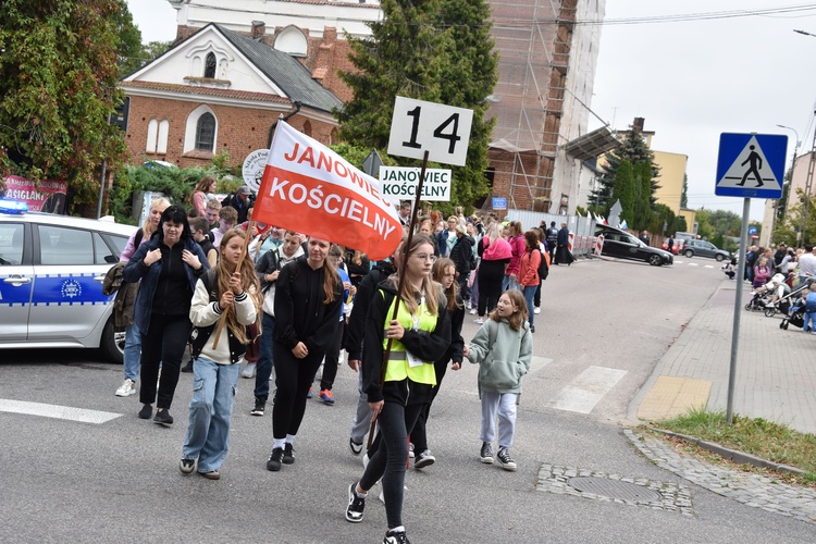 Pielgrzymka dzieci. Wyjście z Przasnysza