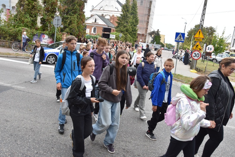 Pielgrzymka dzieci. Wyjście z Przasnysza