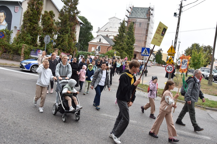 Pielgrzymka dzieci. Wyjście z Przasnysza