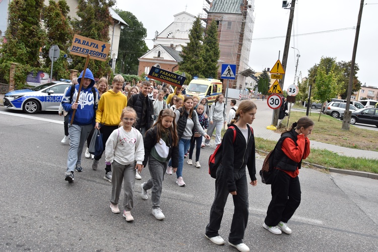 Pielgrzymka dzieci. Wyjście z Przasnysza