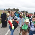 Pielgrzymka dzieci. W drodze do Rostkowa