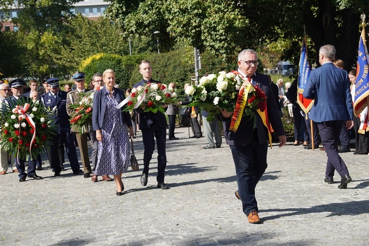 Wrocław. U św. Bonifacego i pod pomnikiem Zesłańcom Sybiru