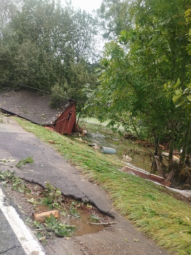 Wyczekują jakiejkolwiek pomocy! Są miejsca, do których nie dotarły jeszcze służby