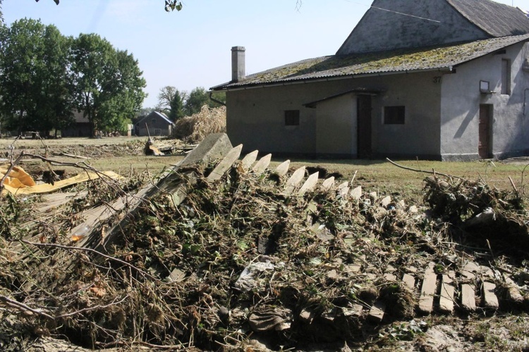 Zniszczenia po powodzi. Opawica, Lenarcice, Krasne Pole, Chomiąża