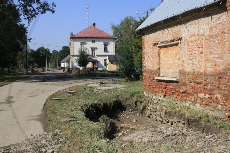 Zniszczenia po powodzi. Opawica, Lenarcice, Krasne Pole, Chomiąża