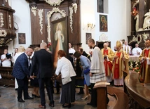 Powitanie obrazu Jezusa Miłosiernego w kościele świętojańskim.