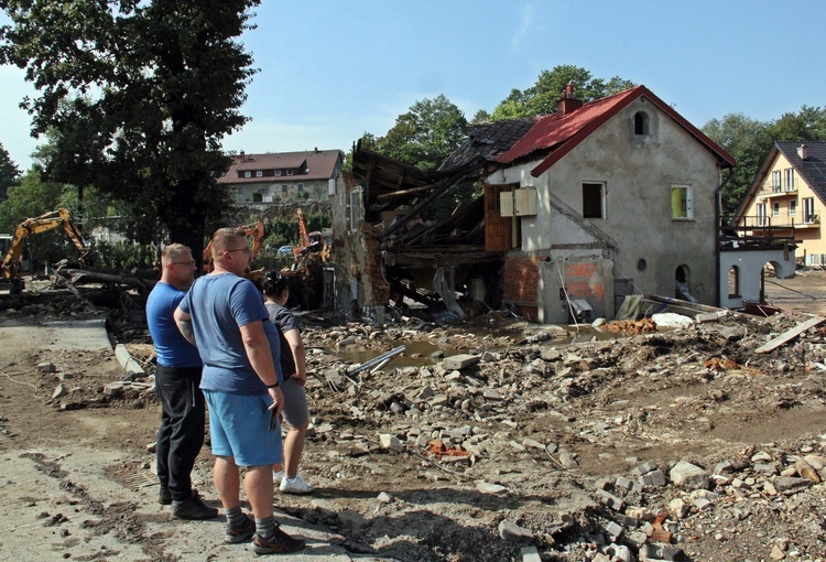 Powódź na Ziemi Kłodzkiej - po przejściu niszczącej fali [ZDJĘCIA]