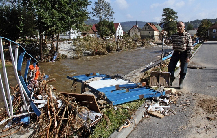 Powódź na ziemi kłodzkiej - po przejściu niszczącej fali [ZDJĘCIA]