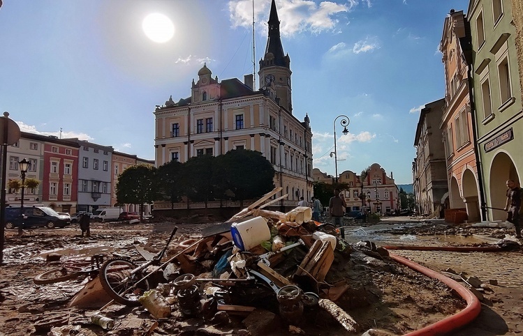 Powódź na ziemi kłodzkiej - po przejściu niszczącej fali [ZDJĘCIA]