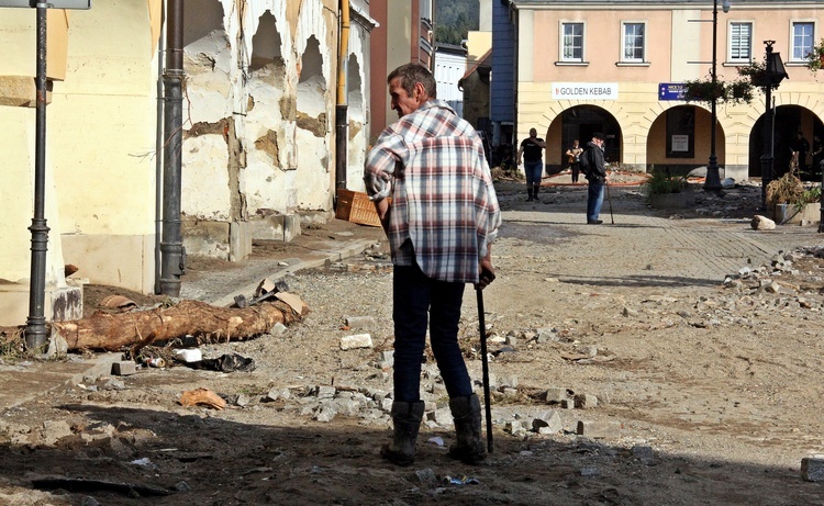 Powódź na ziemi kłodzkiej - po przejściu niszczącej fali [ZDJĘCIA]