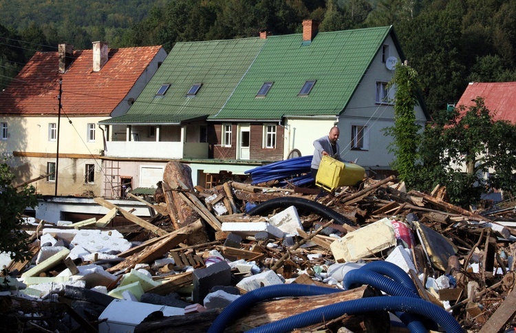 Powódź na Ziemi Kłodzkiej - po przejściu niszczącej fali [ZDJĘCIA]