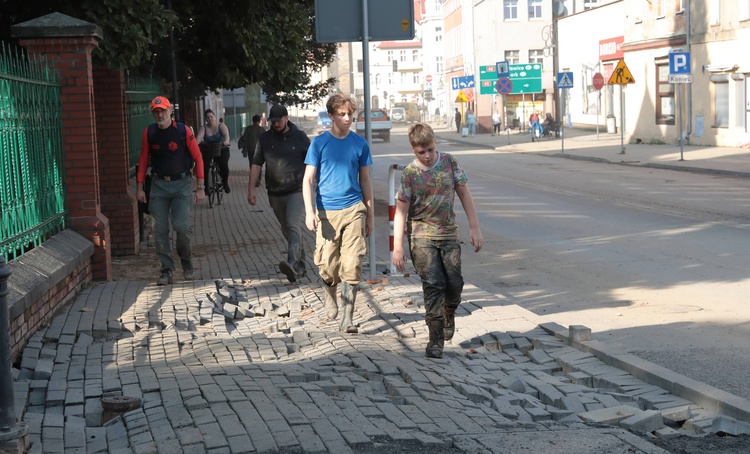 Głuchołazy po przejściu fali powodziowej [ZDJECIA]