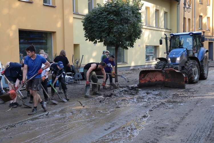 Głuchołazy po przejściu fali powodziowej [ZDJECIA]