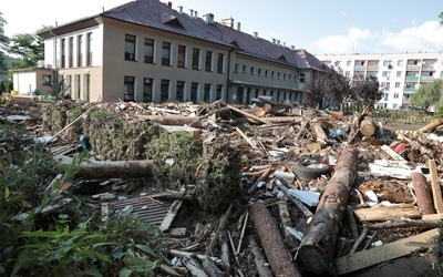 Katastroficzne zniszczenia po przejściu fali powodziowej w Głuchołazach