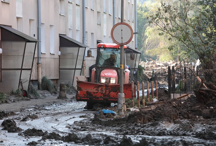 Głuchołazy po przejściu fali powodziowej [ZDJECIA]