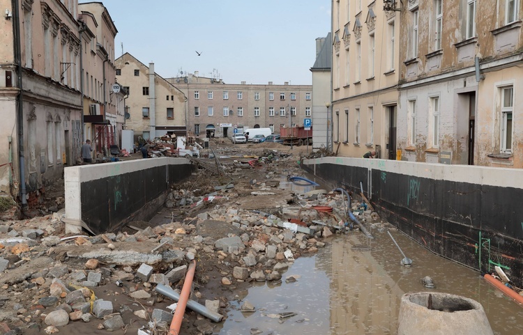 Głuchołazy po przejściu fali powodziowej [ZDJECIA]