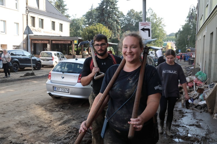 Głuchołazy po przejściu fali powodziowej [ZDJECIA]