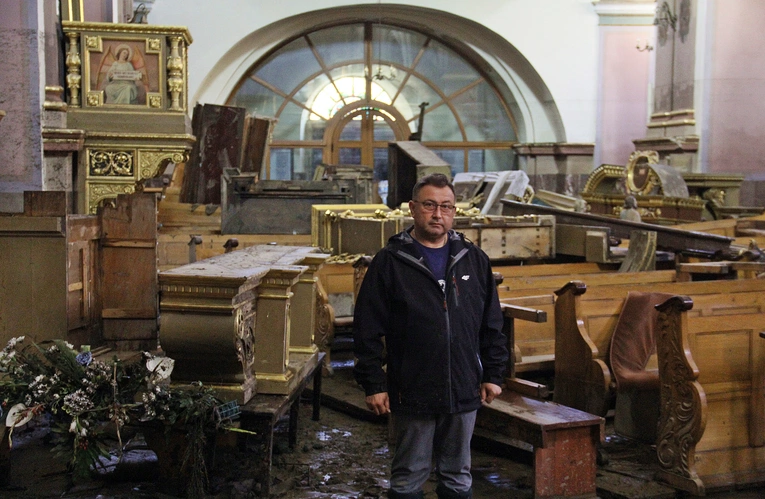 Trzy metry wody w kościele franciszkanów w Kłodzku. Straty większe niż w powodzi tysiąclecia