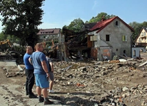 O katastrofie, o której się nie mówi. Powódź na ziemi kłodzkiej to prawdziwy armagedon [REPORTAŻ Z MIEJSCA]