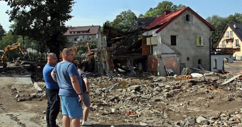 O katastrofie, o której się nie mówi. Powódź na ziemi kłodzkiej to prawdziwy armagedon [REPORTAŻ Z MIEJSCA]