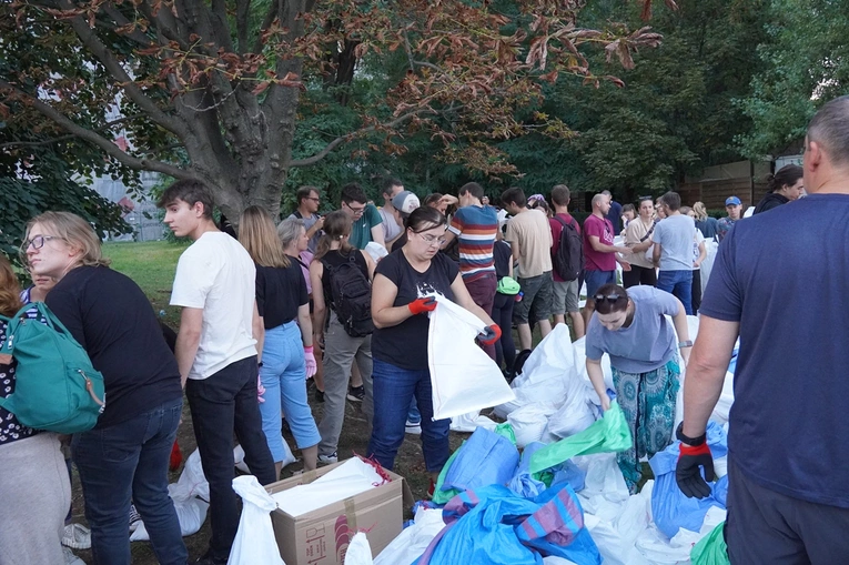 Ostrów Tumski przygotowuje się na falę powodziową