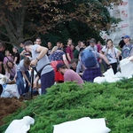 Ostrów Tumski przygotowuje się na falę powodziową