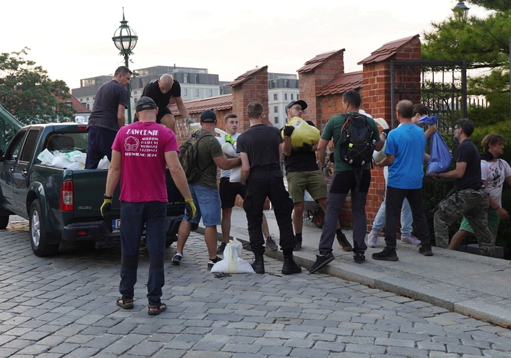 Ostrów Tumski przygotowuje się na falę powodziową