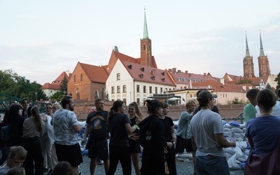 Ostrów Tumski przygotowuje się na falę powodziową