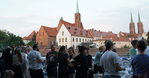 Ostrów Tumski przygotowuje się na falę powodziową