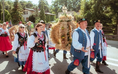 Jak co roku, w obchodach uczestniczyli mieszkańcy zaprzyjaźnionej z Trąbkami Wielkimi podkarpackiej gminy Leżajsk. Ich wieniec otrzymał nagrodę Jarosława Karnatha, starosty gdańskiego.