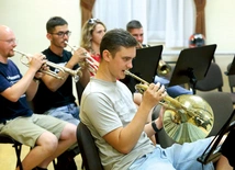 Muzycy na próbie.