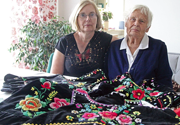 	Zofia Janeczkowa i jej córka Stanisława Kądzielawa – to dwa z pięciu pokoleń malarskich w tej rodzinie.