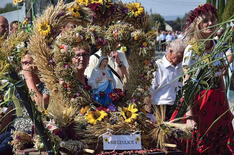 	Kałkowski korowód dożynkowy.