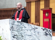 W homilii podczas Mszy Świętej kaznodzieja mówił o niesieniu krzyża swojego życia jak w najpiękniejszej procesji. Wówczas nie będzie przygniatał, ale uwzniaślał.