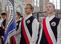 	Setki uczniów modliły się o dobrą i owocną naukę przez najbliższe 10 miesięcy.