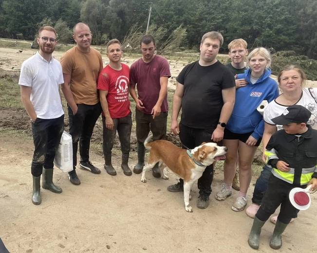 Diakon kontra szabrownicy