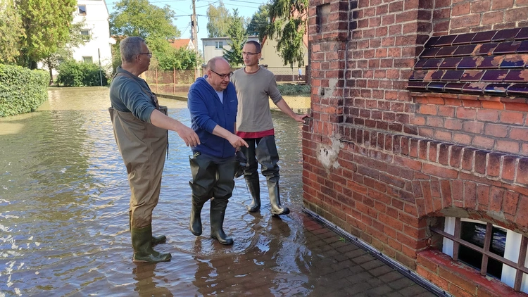 Biskupi niosą pomoc powodzianom