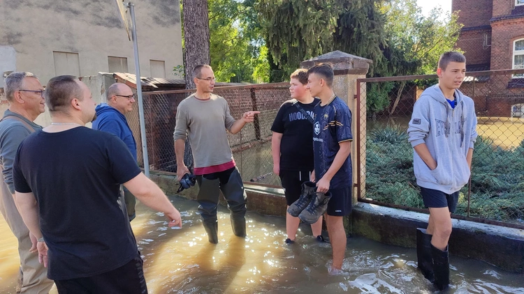 Biskupi niosą pomoc powodzianom