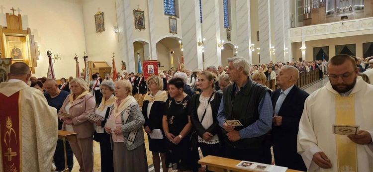 Pielgrzymka straży honorowej NSPJ