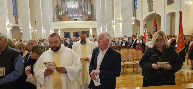 Pielgrzymka straży honorowej NSPJ