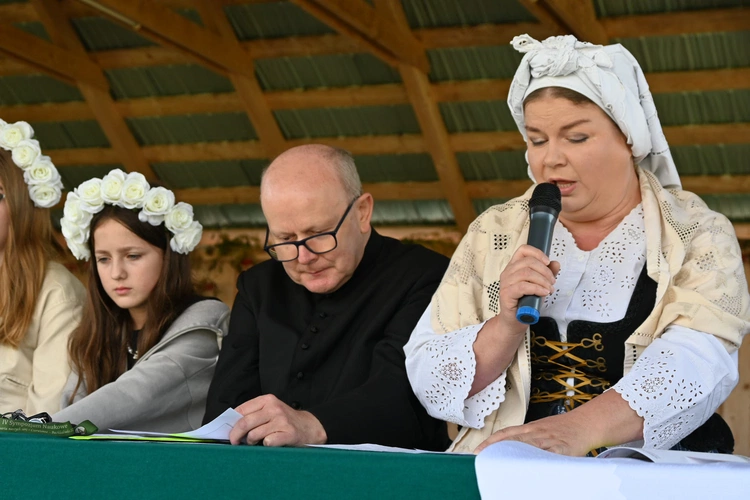 Narodowe Czytanie w parafii w Miętustwie