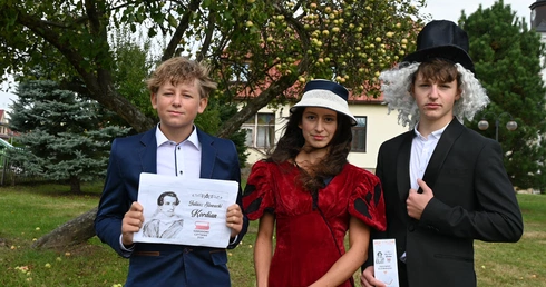 Narodowe Czytanie w parafii w Miętustwie